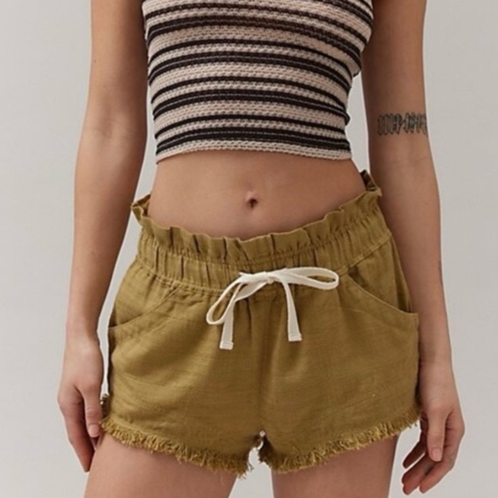 NWOT- Urban Outfitters BDG Frankie Paperbag Micro Short